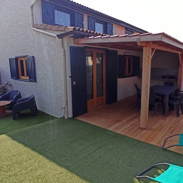 Le Jardin gazon synthétique (transat et coin lounge)