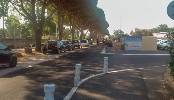 Entrée sur Avenue principale - accès mer à 500m